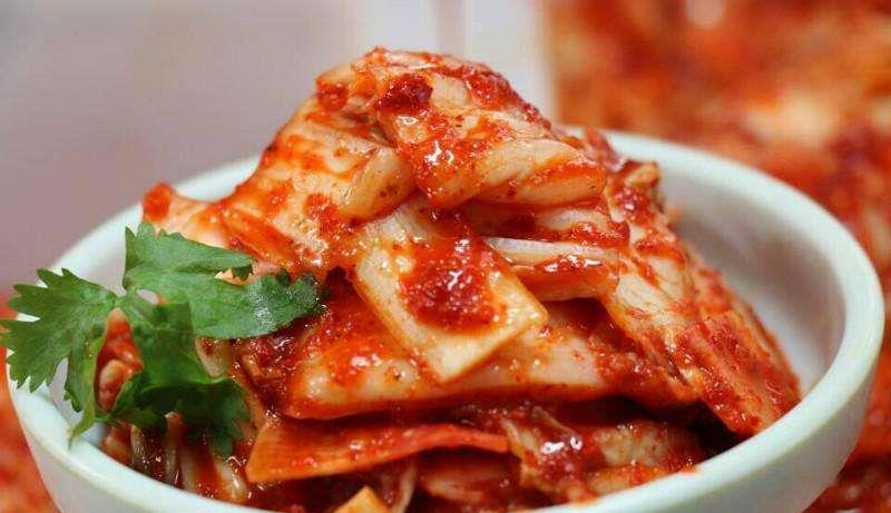 『辣白菜』这道菜是“天然泻药”，每天晚餐都吃它，不仅美食还没大肚腩