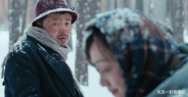 八佰|《八佰》28亿称霸全球，现最强劲敌来了，影片曾因片名差点被下架