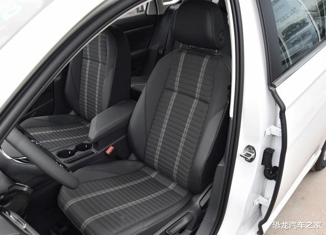 大众朗逸|一款省油耐造的代步车，朗逸空间大动力足，百公里油耗仅需5.6L