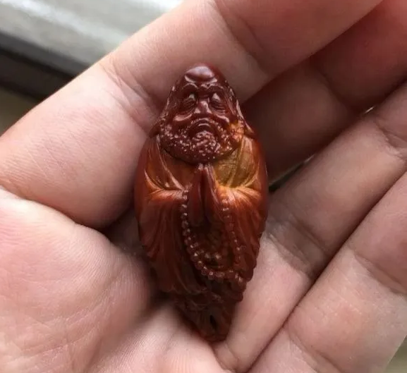 沉香：刀尖上的艺术——夹生橄榄核