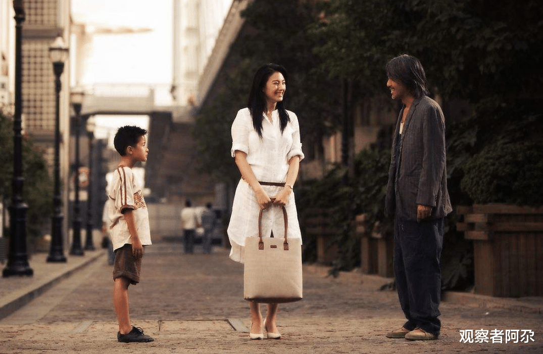 「周星驰」周星驰一手捧红了她，为报恩她零片酬帮助星爷拍电影，最后意外收千万红包