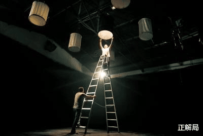 正解局|《八佰》背后的传奇：全国80%灯光师，来自河南这个小县城