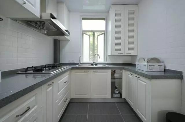 【】98平新房，装修漂亮极了，一进门把人迷住了，客厅最与众不同了