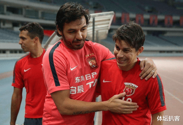 里卡多·高拉特：晚上23点，国足传来好消息，高拉特正式表态：等待中国队召唤我！