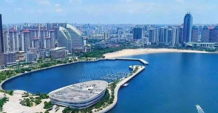 丹霞地貌|物价“最低的”沿海城市,景色美过东方夏威夷,30块钱海鲜吃到饱