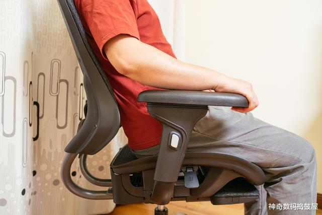 网易严选|老罗3小时直播，我只记住了他坐的那把椅子：网易严选人体工学椅