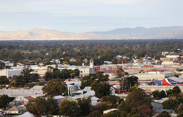 排头国际|10岁少女被害，现场残忍诡异，澳洲小镇陷入惊恐，凶手年仅14岁