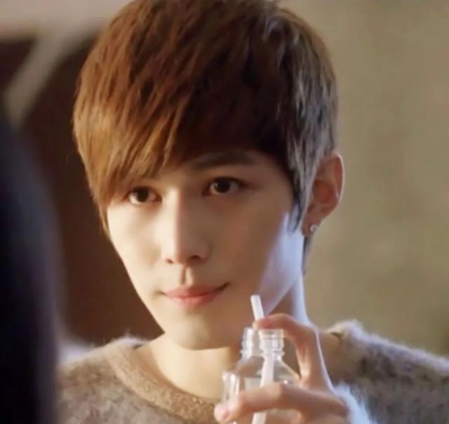 陈学冬▲陈学冬爸爸:抛弃7岁的儿子再娶,儿子成明星拒养后妈和异母兄弟