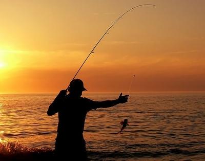 「」野钓的时候如何选择正确的鱼竿，野钓选竿三不要，选好竿钓鱼轻松