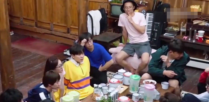 『向往的生活』《向往的生活》嘉宾当众抽烟，惹众人厌烦！