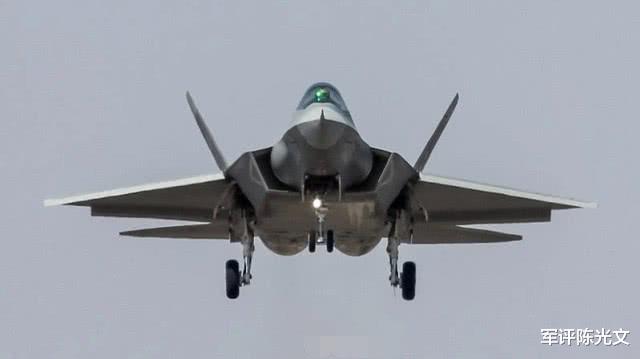 『歼-31』中国隐身舰载机亮相！3.0版海军歼-31 比歼-20更适合003航母