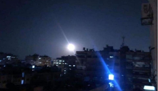 以色列給俄軍打電話，5分鐘後開炸：敘利亞首都大馬士革爆炸四起-圖3