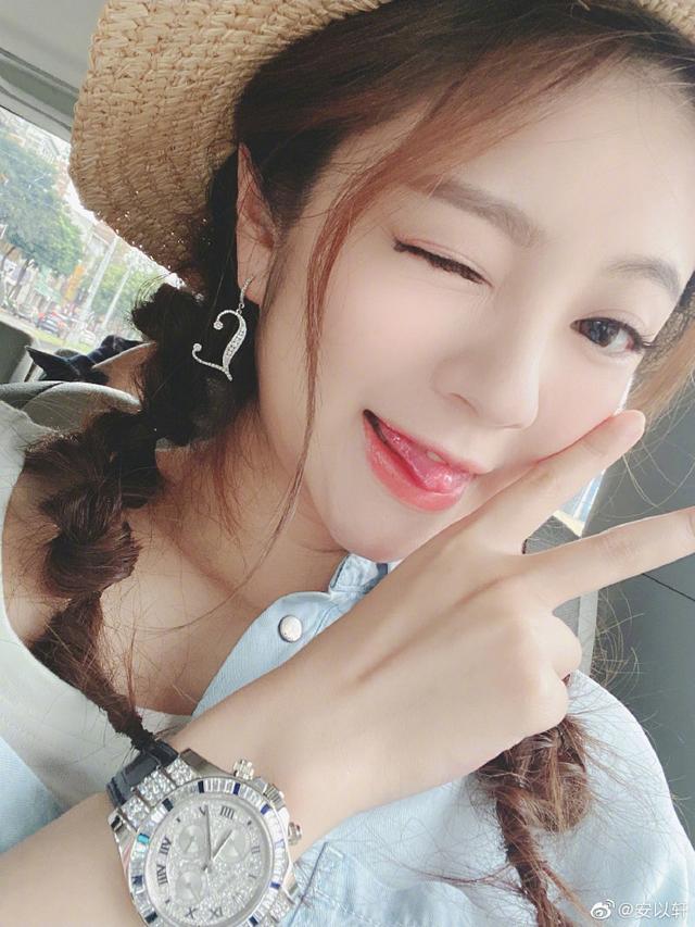 安以轩|安以轩挺巨肚连拍6套写真，肚子大到绷紧还踩高跟，医生建议谨慎择食