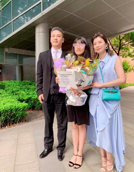 发型|45岁贾静雯换新发型了，老气短发变迷你“锁骨卷”，既时髦又减龄