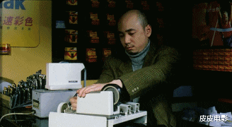 「徐峥」开场第1分钟就埋了3颗雷，一口气刷两遍，徐峥这部犯罪片太好看了