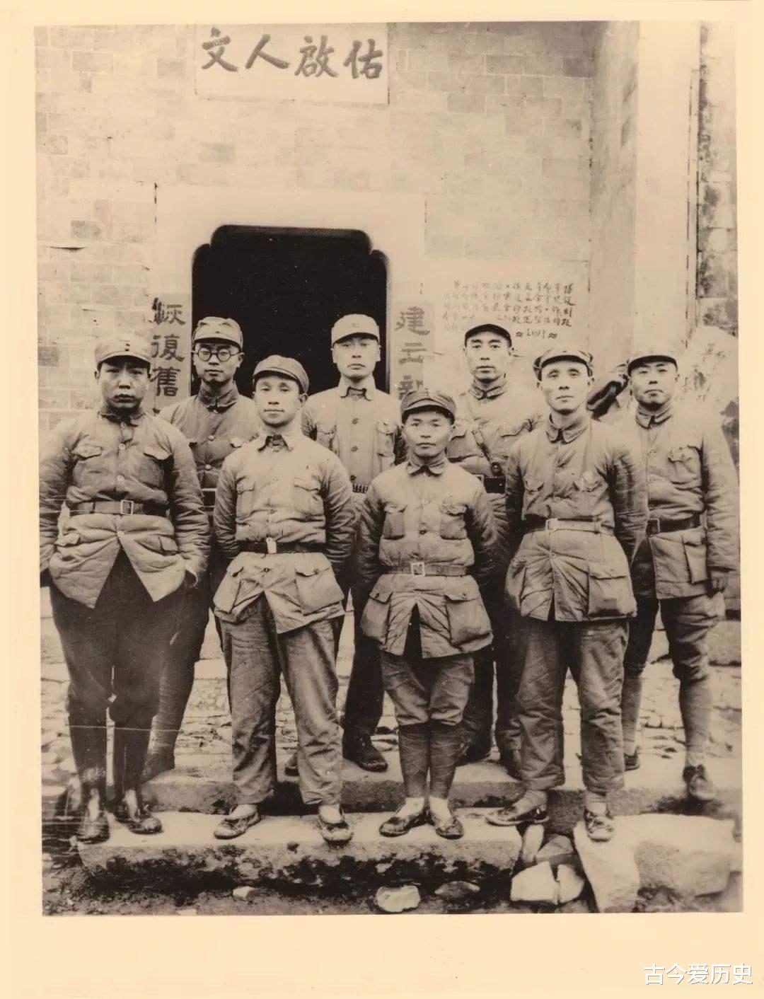 【新四军】他是新四军四巨头之一,为不拖累战友举枪自尽,儿子如今是将军