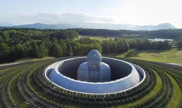 「」这些巨物，会令我们从心里感到恐惧