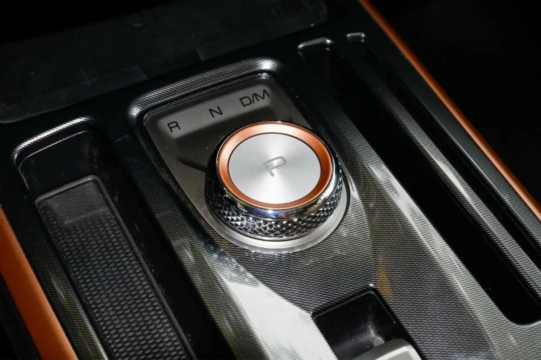 哈弗初恋|哈弗初恋对比长安欧尚X5，这一届年轻人真幸福