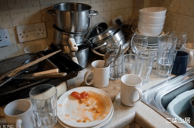 结婚|去同事家蹭饭，打开厨房呆住了，使用3年依旧如新，勤快不如聪明！