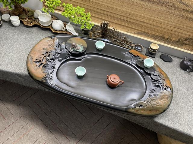 雕刻|在一块石头上画上“村落图”，并把它雕刻成茶盘，完工后像艺术品