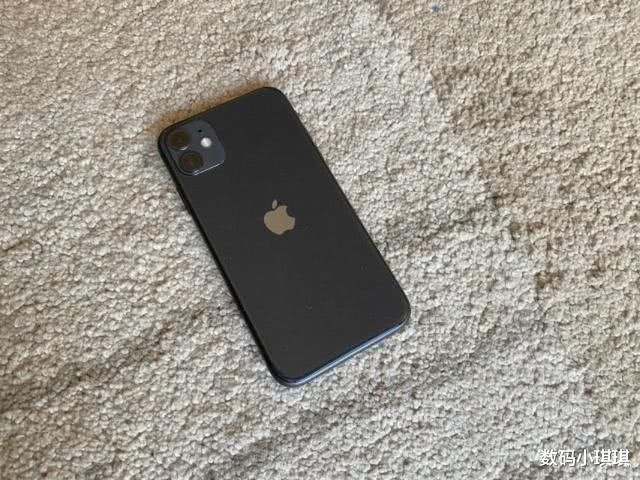 #iphone11#库克终于下重本！iPhone11最低跌至4799，网友质疑还值得入手吗？