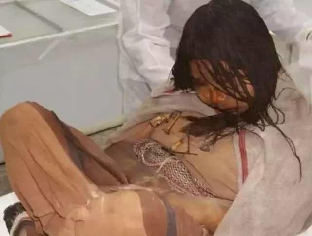 科学家：科学家发现冰封500年的少女，犹如“睡美人”，科学家：她是毒王