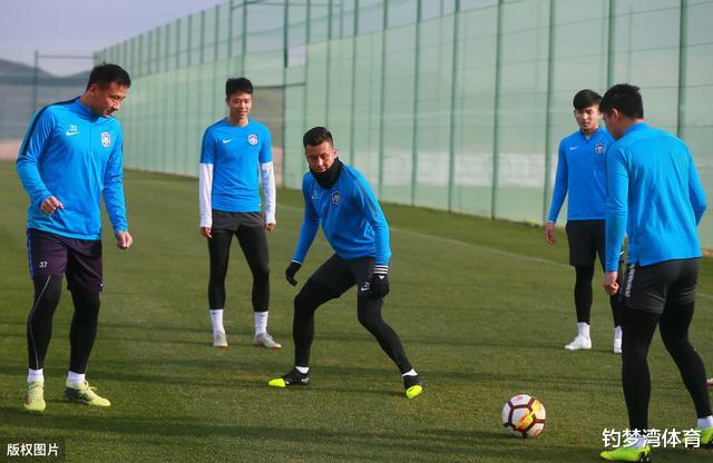 「中超」中超泰达老臣脾气火爆，曾与队友场上互殴，离队后仍不收敛遭禁赛