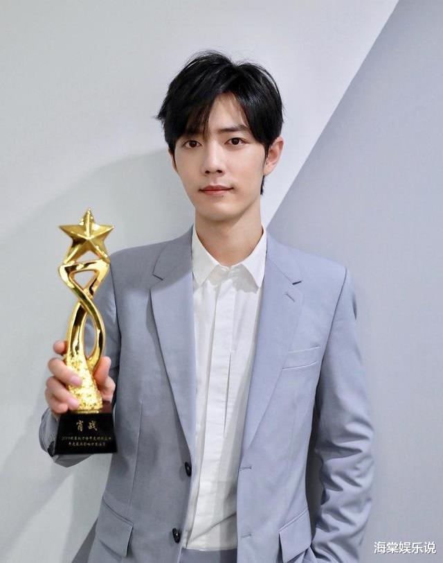 「肖战」肖战单曲飞升国外电台榜首，全新代言形象暖心澄澈，路透照帅翻！