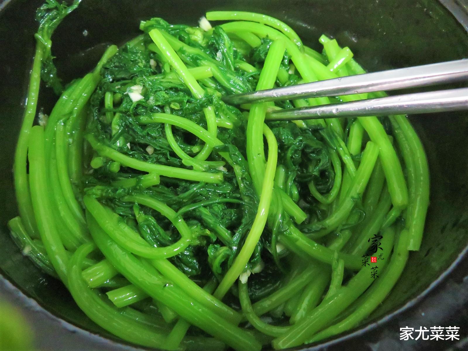 茼蒿|失眠最怕这个菜，2块钱一斤，三天两头吃一次，一觉睡到大天亮！