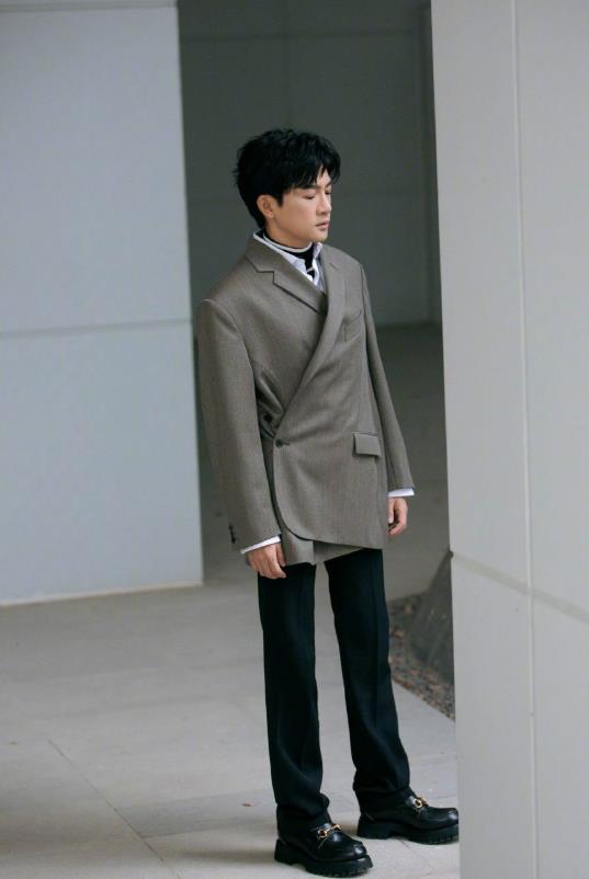 「苏有朋」苏有朋太会穿了!47岁打扮成“小鲜肉”,越来越有魅力