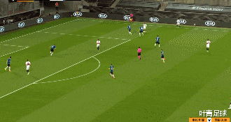 欧联杯|3-2逆转,6夺欧联杯!塞维利亚叠罗汉疯狂庆祝,主帅当场落泪