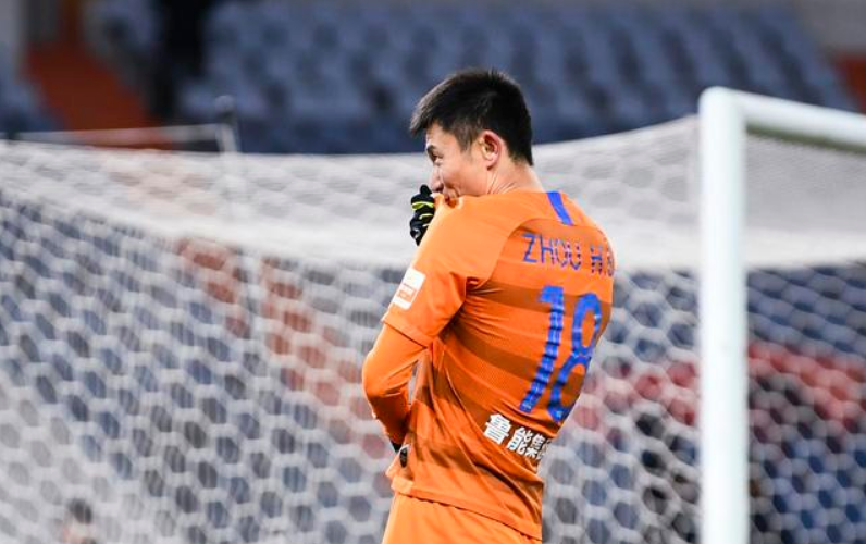 亚特兰大@球衣宣！周海滨正式开启教练生涯，鲁能俱乐部上任辅佐李霄鹏