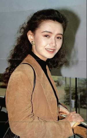 梁朝伟|与梁朝伟同居6年分手，独自把儿子抚养长大，如今儿子是她的骄傲