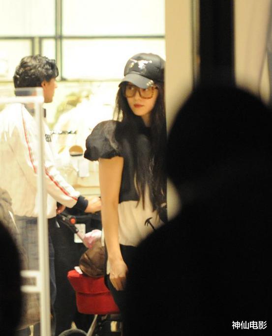 范冰冰|范冰冰用两张图扭转局面！不愧是当年和已婚戏骨被拍无所顾忌的人