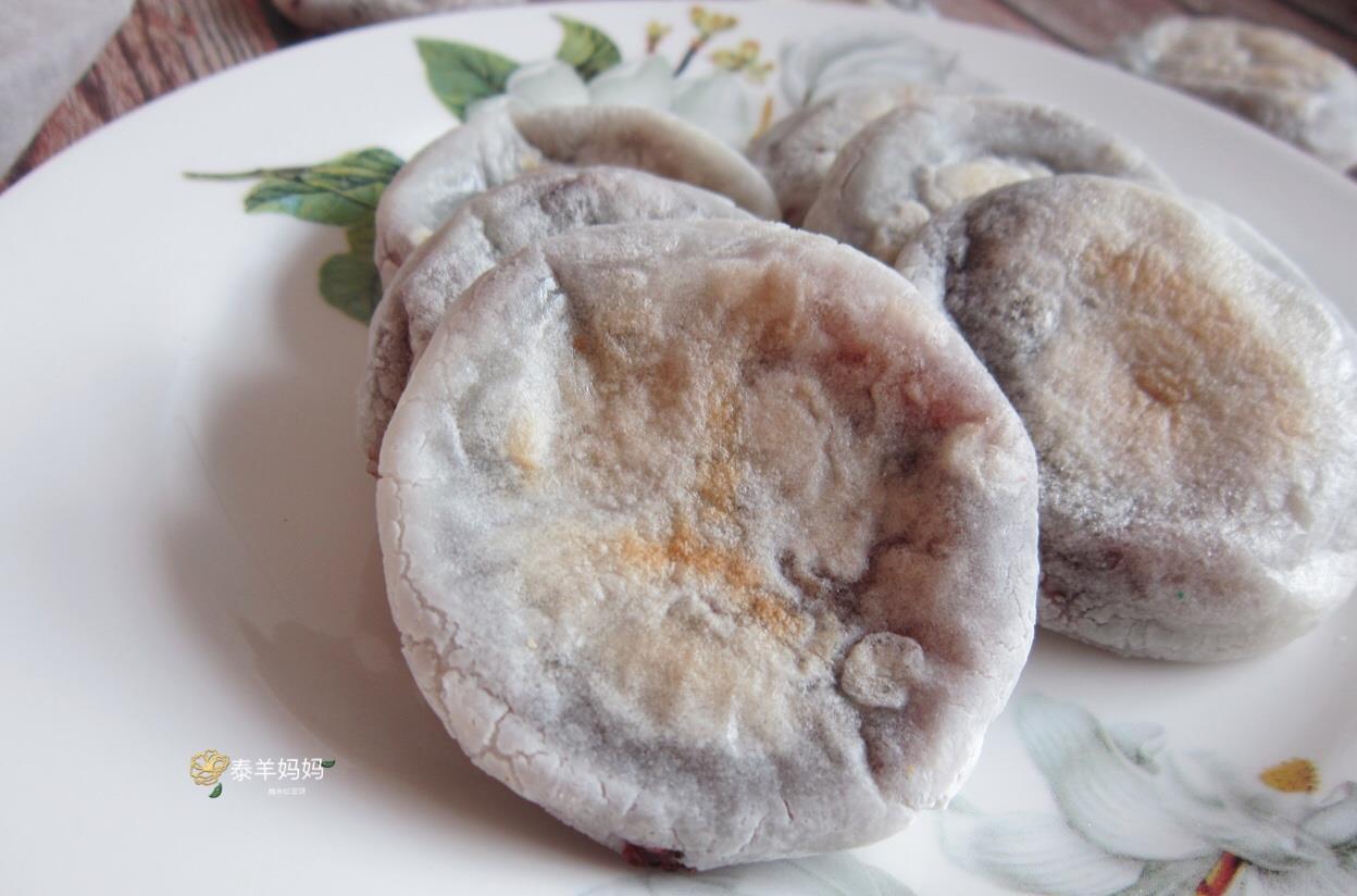 [肥肠]用糯米粉做的这小吃，香甜软糯不含油热量低，出锅就吃了4个