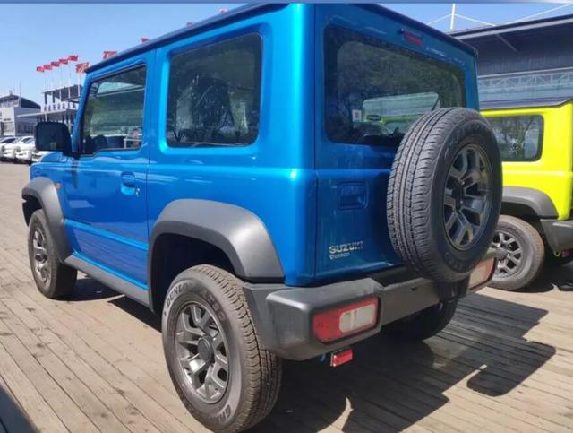 铃木吉姆尼|铃木吉姆尼终于逆袭！猛降6万，复古外观+强悍四驱，这次真给力！