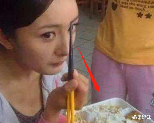 杨幂|杨幂产后依旧不超90斤，看到她的一日三餐后，网友：原谅我做不到