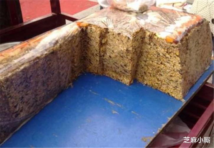 切糕|切糕小哥感叹：名声败坏后，如今降到100元以下，生意都不复当年