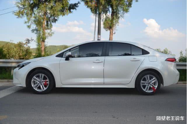「福特」今日上市,比轩逸漂亮十倍,四轮独悬+油耗4L,标配8气囊,还要啥朗逸?