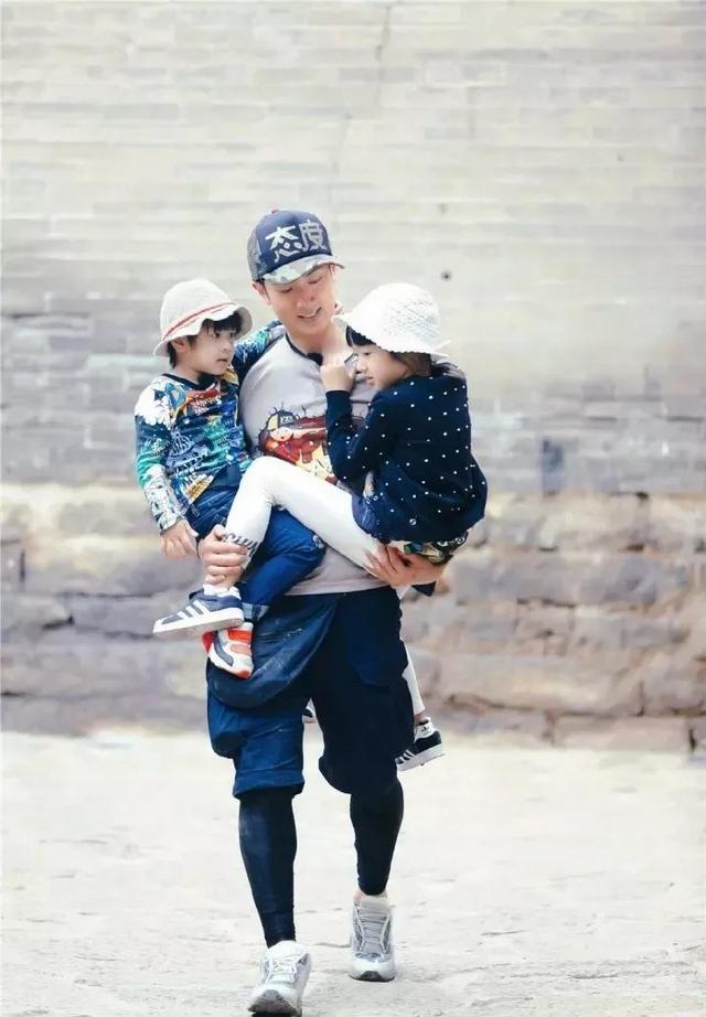 吴尊■吴尊与妻子林丽吟16岁合照曝光：将生活过成偶像剧才是真男神！