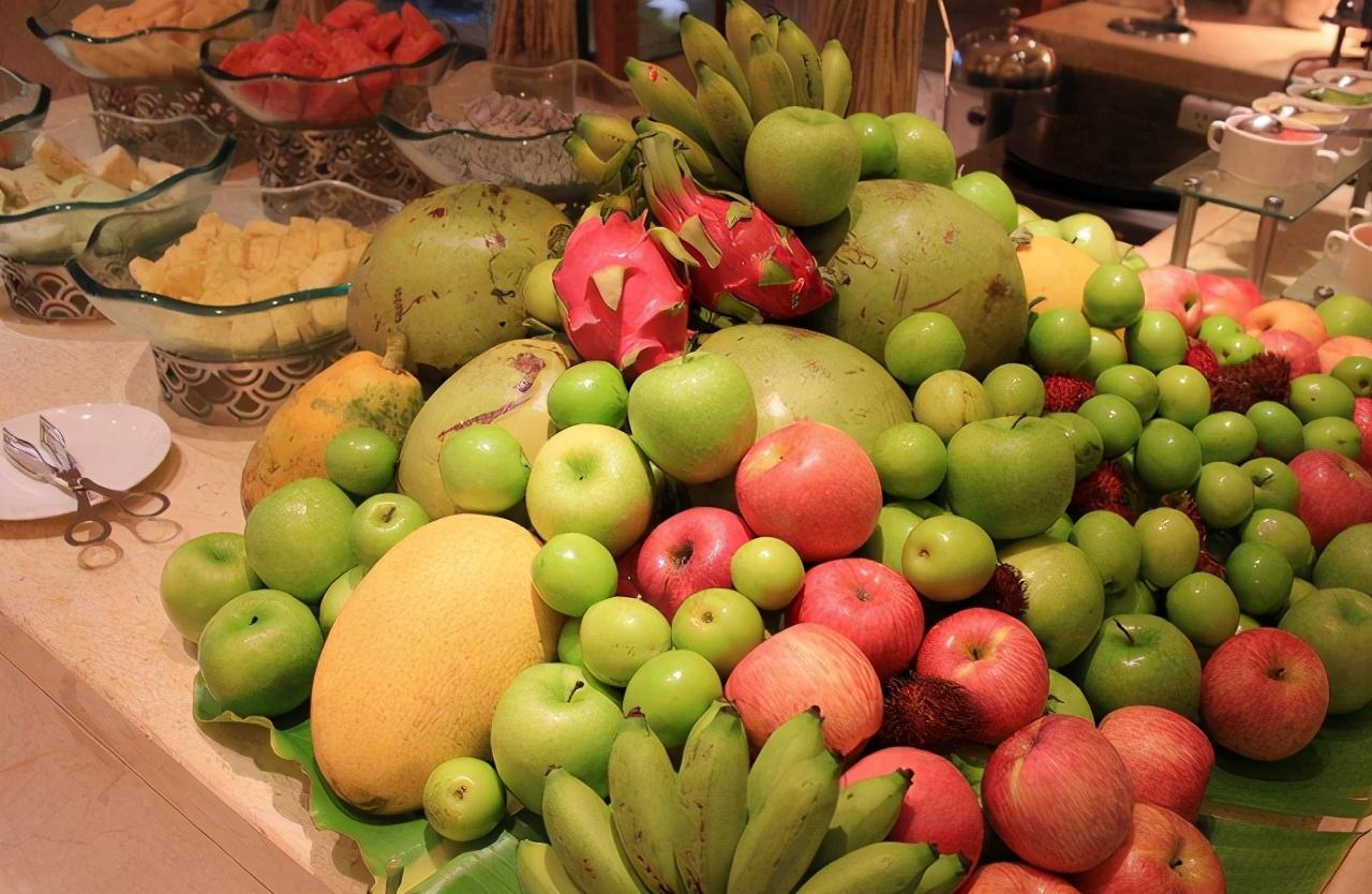 餐厅|吃自助餐，餐厅里这3种隐形贵菜，看着不起眼，老板却生怕你多拿
