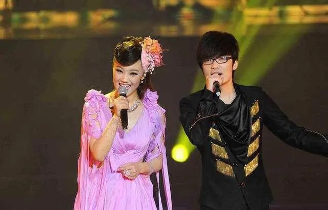 王小海|终于官宣离婚，2年来秀的“恩爱”，全是在作秀！