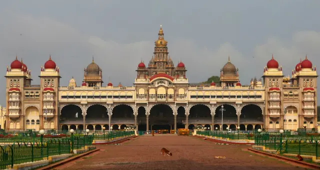 辛特|盘点世界上最雄伟的十座皇宫