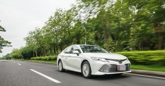 丰田凯美瑞|23万提了辆丰田凯美瑞，开了6个月后，车主：想说一句心里话！