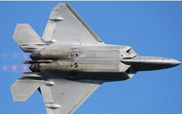 F-22|如果把歼2O的发动机装到F22身上它还能超音速巡航吗？