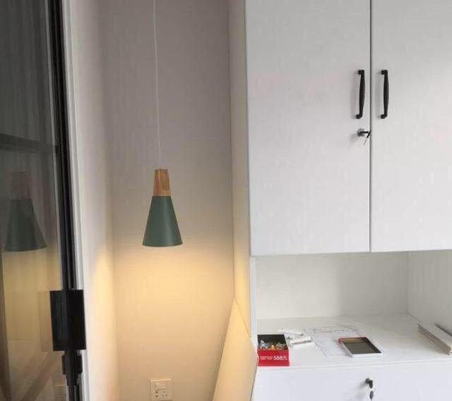 |40㎡的小家，沙发还要挨着鞋柜放，却能装出两房一厅，超实用