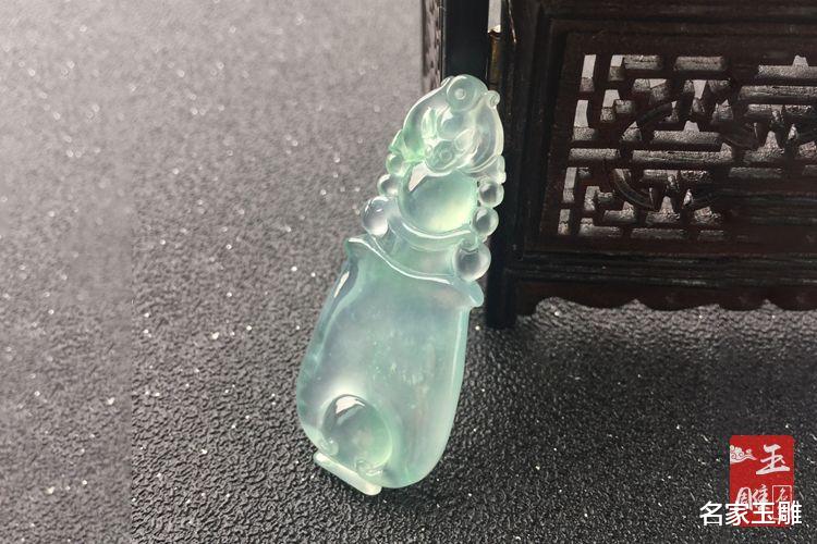 翡翠|晴水翡翠属于什么档次？晴水翡翠值得购买吗？