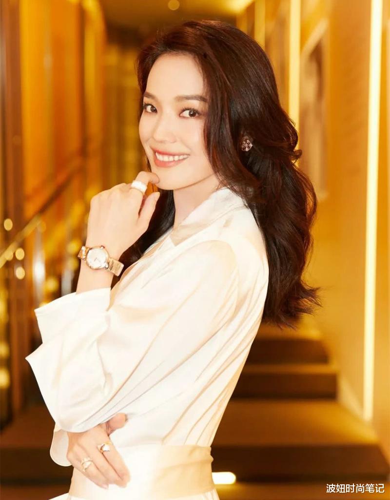 发型|“大脸”还分为这几种？不同脸型对应不同发型，巧用配饰更显脸小