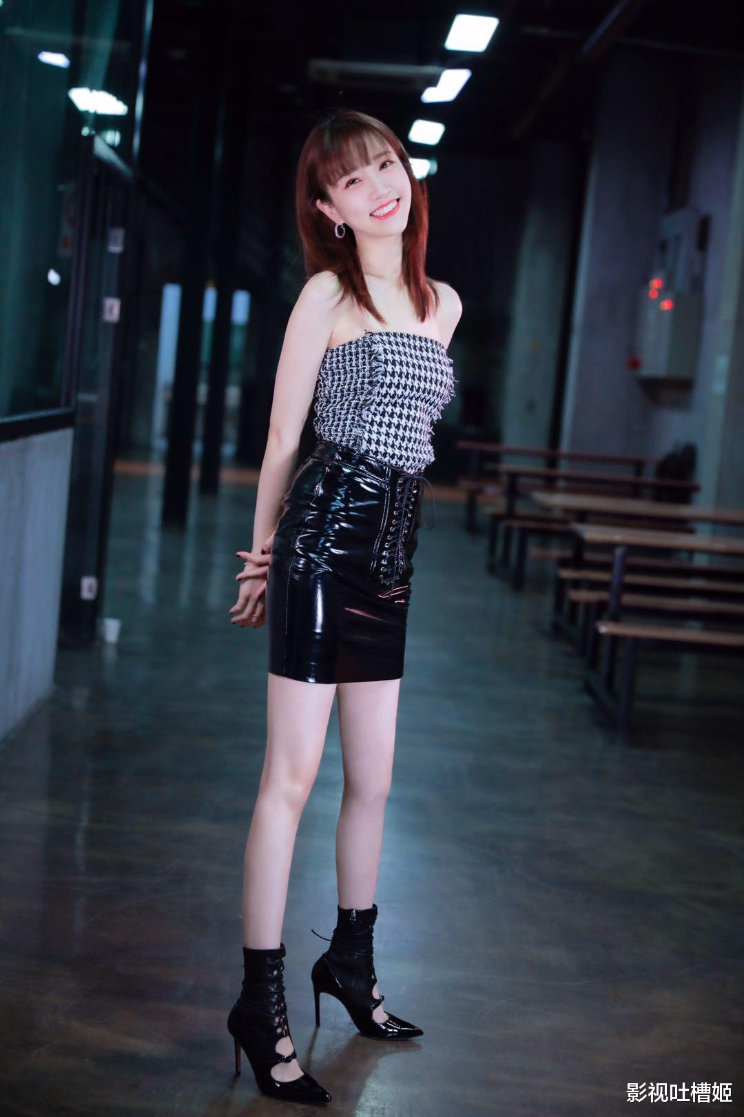 张纯烨|霸屏黄金档!美女主持张纯烨成《蒙面唱将猜猜猜》标配!