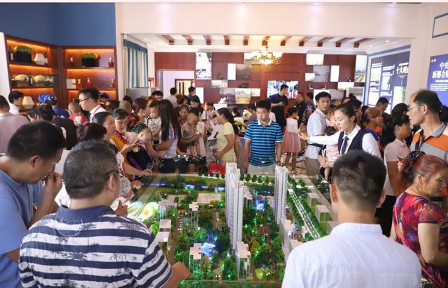 「京东」京东001号快递员，跟着刘强东送了10年快递，如今给他什么待遇？